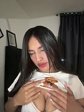 Snapshot of Dulceeany chatting on October 2, 3:35 am Dulceeany online show from October 2, 3:35 am