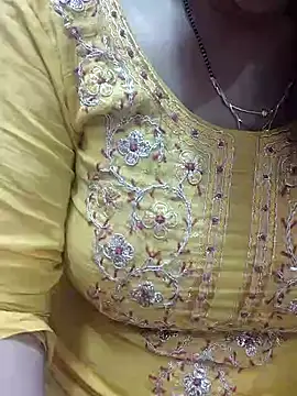 Snapshot of Urmila_bhabhii chatting on January 24, 2:08 pm Urmila bhabhii online show from January 24, 2:08 pm