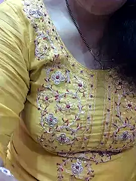 Snapshot of Urmila_bhabhii chatting on January 25, 3:40 am Urmila bhabhii online show from January 25, 3:40 am