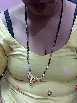 Snapshot of Urmila_bhabhii chatting on February 17, 3:53 pm Urmila bhabhii online show from February 17, 3:53 pm
