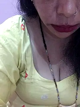 Snapshot of Urmila_bhabhii chatting on February 18, 2:59 am Urmila bhabhii online show from February 18, 2:59 am