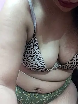 Snapshot of Urmila_bhabhii chatting on February 22, 2:50 am Urmila bhabhii online show from February 22, 2:50 am