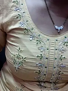 Snapshot of Urmila_bhabhii chatting on March 10, 8:48 am Urmila bhabhii online show from March 10, 8:48 am