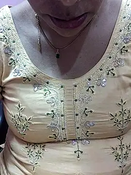 Snapshot of Urmila_bhabhii chatting on March 12, 8:41 am Urmila bhabhii online show from March 12, 8:41 am