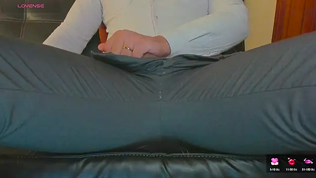 MrLonely02 online show from December 10, 10:58 pm