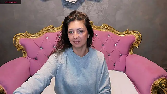 DivinSandra online show from May 5, 6:10 am