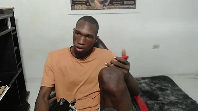 Snapshot of black30cmdick chatting on May 25, 8:15 pm black30cmdick online show from May 25, 8:15 pm