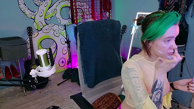 Snapshot of Cumpotik_Eve chatting on May 12, 3:25 am Cumpotik Eve online show from May 12, 3:25 am