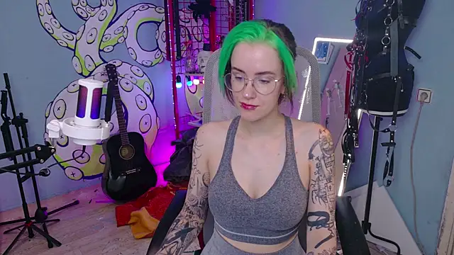 Snapshot of Cumpotik_Eve chatting on June 18, 2:56 am Cumpotik Eve online show from June 18, 2:56 am