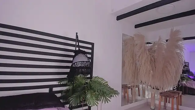 Snapshot of ariana_rosse__ chatting on January 12, 2:41 pm ariana rosse   online show from January 12, 2:41 pm