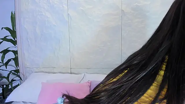 AvyMilton online show from December 1, 11:37 am