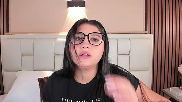 AvyMilton online show from March 19, 11:47 am