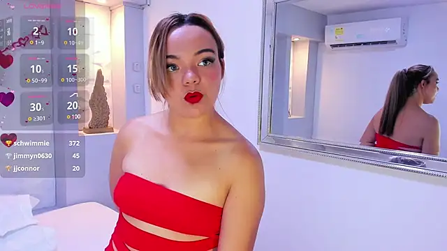 Snapshot of EmilyRouss_ chatting on February 7, 10:30 pm EmilyRouss online show from February 7, 10:30 pm