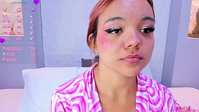 Snapshot of EmilyRouss_ chatting on March 5, 1:31 am EmilyRouss online show from March 5, 1:31 am