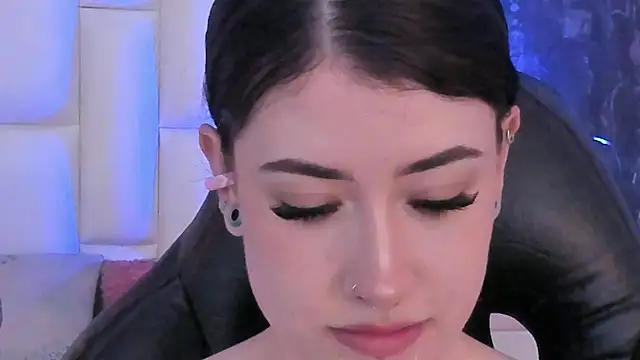 melody suarez online show from February 7, 11:03 pm