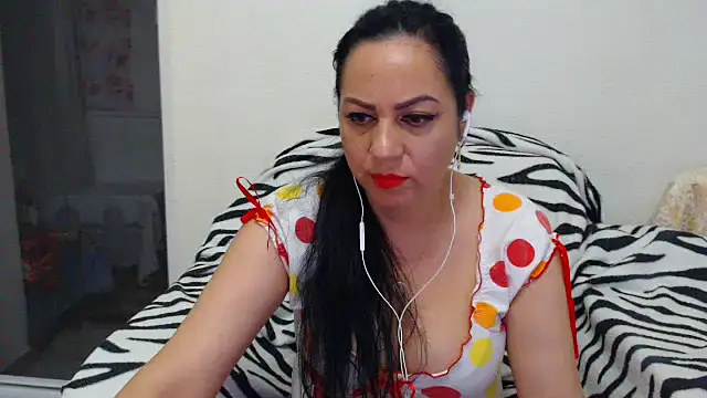 Snapshot of MissElla chatting on July 24, 11:03 pm MissElla online show from July 24, 11:03 pm