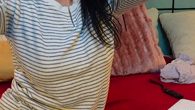 Snapshot of SarraRose chatting on February 9, 7:41 pm SarraRose online show from February 9, 7:41 pm