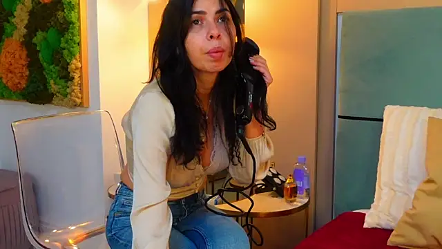 Snapshot of SarraRose chatting on February 28, 12:43 am SarraRose online show from February 28, 12:43 am