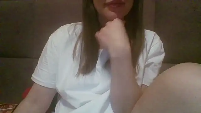 Snapshot of Sladkiegubki chatting on February 21, 9:43 pm Sladkiegubki online show from February 21, 9:43 pm