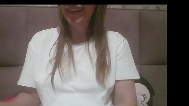 Snapshot of Sladkiegubki chatting on October 8, 1:36 am Sladkiegubki online show from October 8, 1:36 am