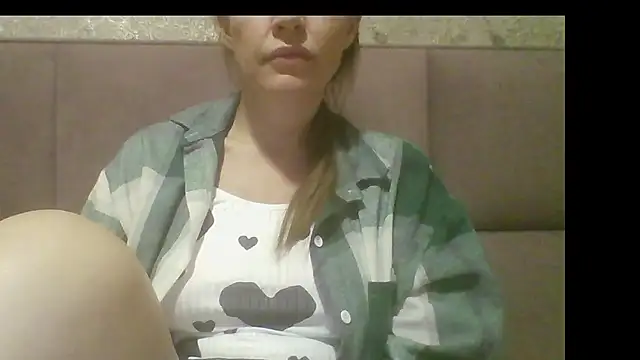 Snapshot of Sladkiegubki chatting on October 15, 2:55 am Sladkiegubki online show from October 15, 2:55 am