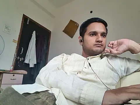 Jonrobinso online show from October 9, 4:32 am