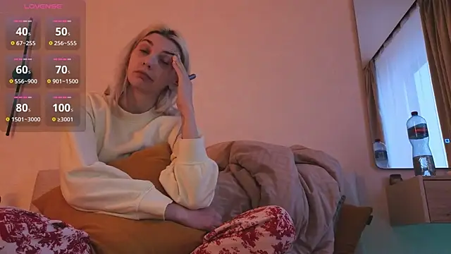 LoveLuna  online show from April 21, 5:06 pm