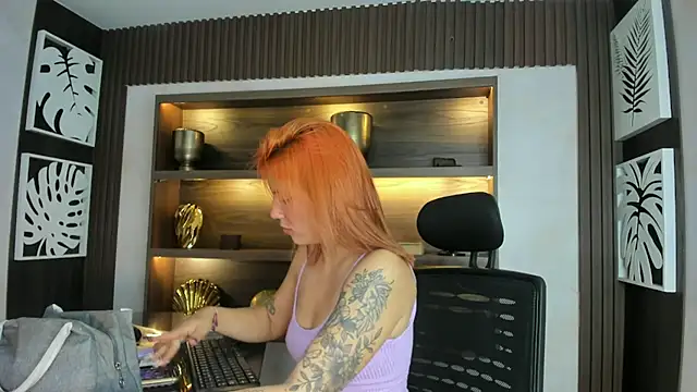 MelaniieRoux online show from April 24, 7:49 pm