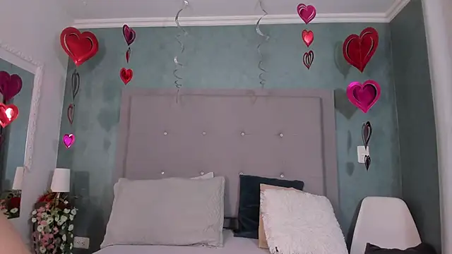 Snapshot of _evamilf_ chatting on February 20, 12:57 pm evamilf online show from February 20, 12:57 pm