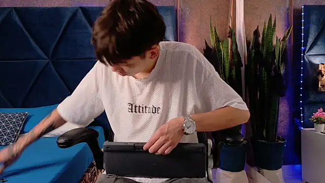 Lion Foster01 online show from October 22, 12:27 pm