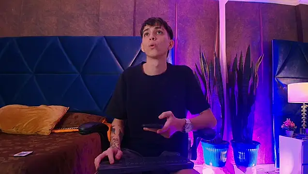 Lion Foster01 online show from December 2, 8:37 pm