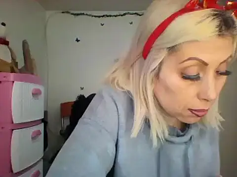 Snapshot of alixia81 chatting on December 10, 12:27 pm alixia81 online show from December 10, 12:27 pm