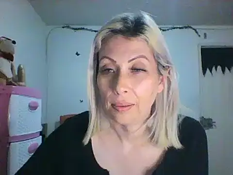Snapshot of alixia81 chatting on December 26, 2:12 am alixia81 online show from December 26, 2:12 am