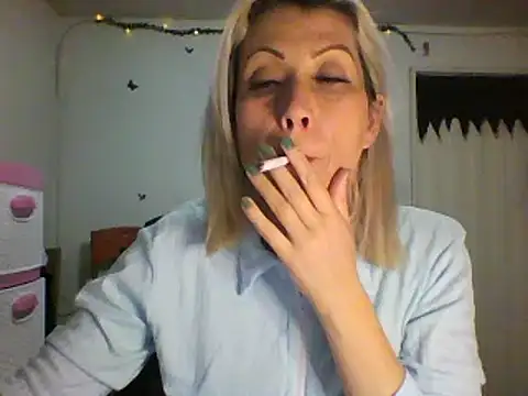 Snapshot of alixia81 chatting on December 28, 9:20 am alixia81 online show from December 28, 9:20 am