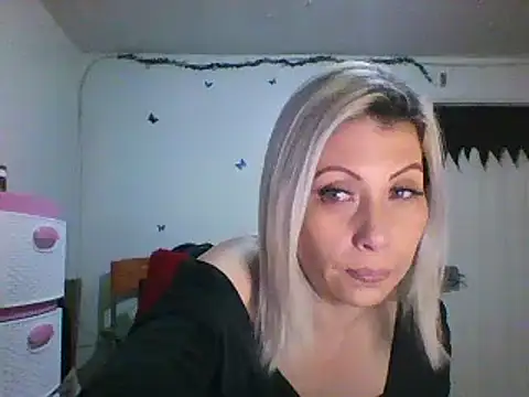 Snapshot of alixia81 chatting on January 9, 9:37 am alixia81 online show from January 9, 9:37 am
