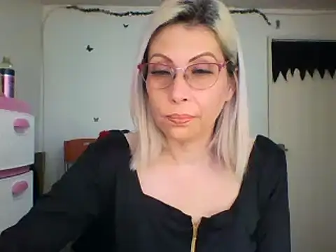 Snapshot of alixia81 chatting on January 9, 12:41 pm alixia81 online show from January 9, 12:41 pm