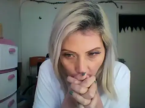 Snapshot of alixia81 chatting on January 19, 12:50 pm alixia81 online show from January 19, 12:50 pm