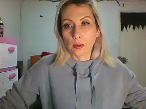 Snapshot of alixia81 chatting on January 20, 11:21 pm alixia81 online show from January 20, 11:21 pm