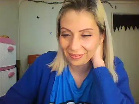 Snapshot of alixia81 chatting on January 23, 12:52 pm alixia81 online show from January 23, 12:52 pm