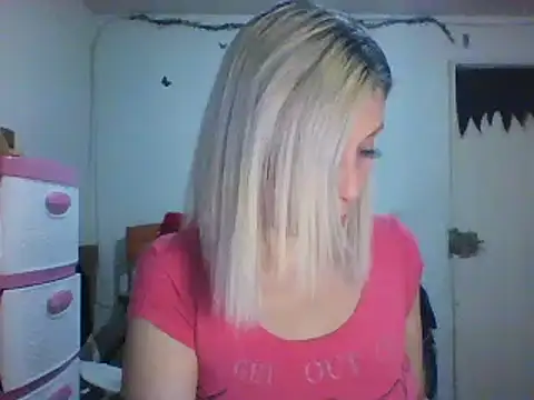 Snapshot of alixia81 chatting on January 24, 11:23 pm alixia81 online show from January 24, 11:23 pm