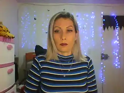 Snapshot of alixia81 chatting on February 12, 10:37 pm alixia81 online show from February 12, 10:37 pm