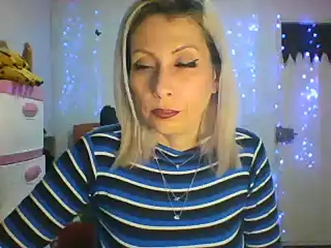 Snapshot of alixia81 chatting on February 13, 1:50 am alixia81 online show from February 13, 1:50 am