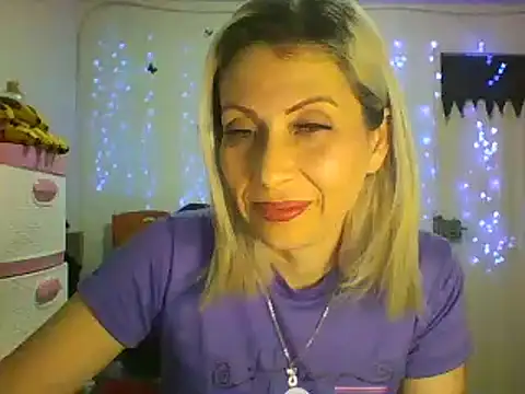 Snapshot of alixia81 chatting on February 14, 6:56 am alixia81 online show from February 14, 6:56 am