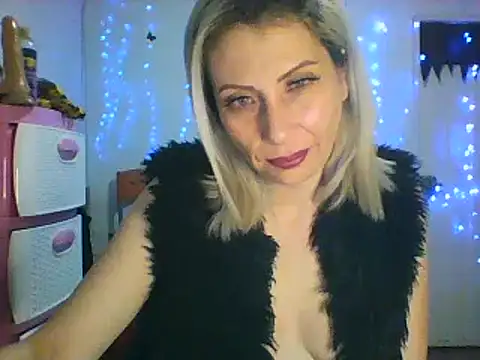 Snapshot of alixia81 chatting on February 17, 4:31 am alixia81 online show from February 17, 4:31 am