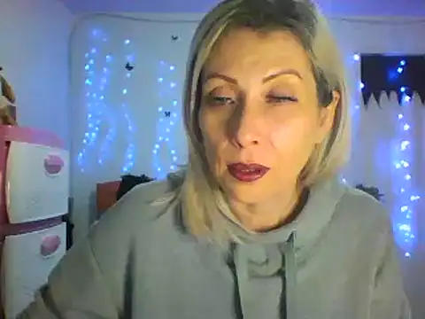 Snapshot of alixia81 chatting on February 20, 11:32 pm alixia81 online show from February 20, 11:32 pm