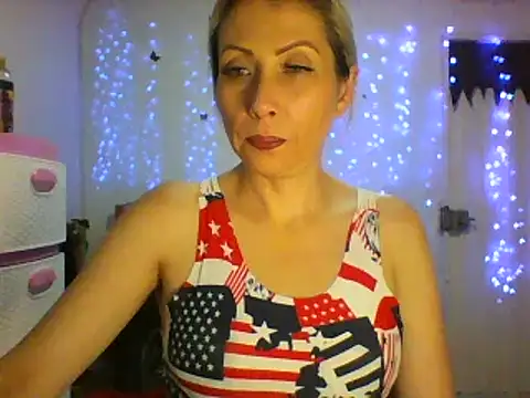 Snapshot of alixia81 chatting on February 22, 11:57 pm alixia81 online show from February 22, 11:57 pm
