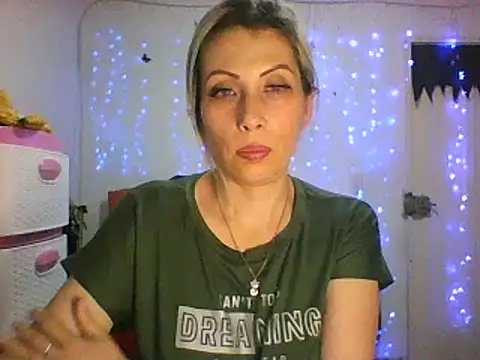 Snapshot of alixia81 chatting on February 26, 2:26 am alixia81 online show from February 26, 2:26 am