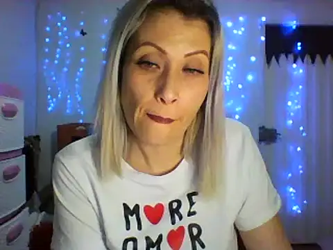 Snapshot of alixia81 chatting on March 4, 2:27 am alixia81 online show from March 4, 2:27 am