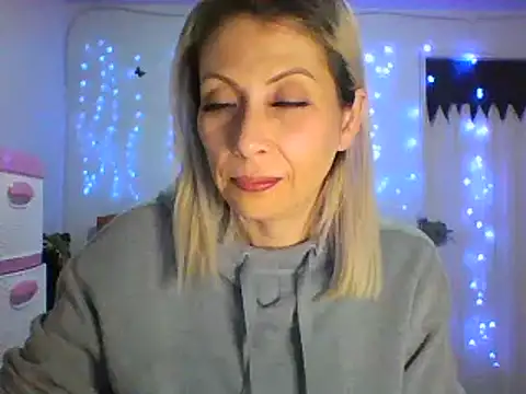 Snapshot of alixia81 chatting on March 10, 2:50 am alixia81 online show from March 10, 2:50 am