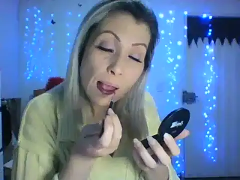 Snapshot of alixia81 chatting on March 16, 9:49 am alixia81 online show from March 16, 9:49 am